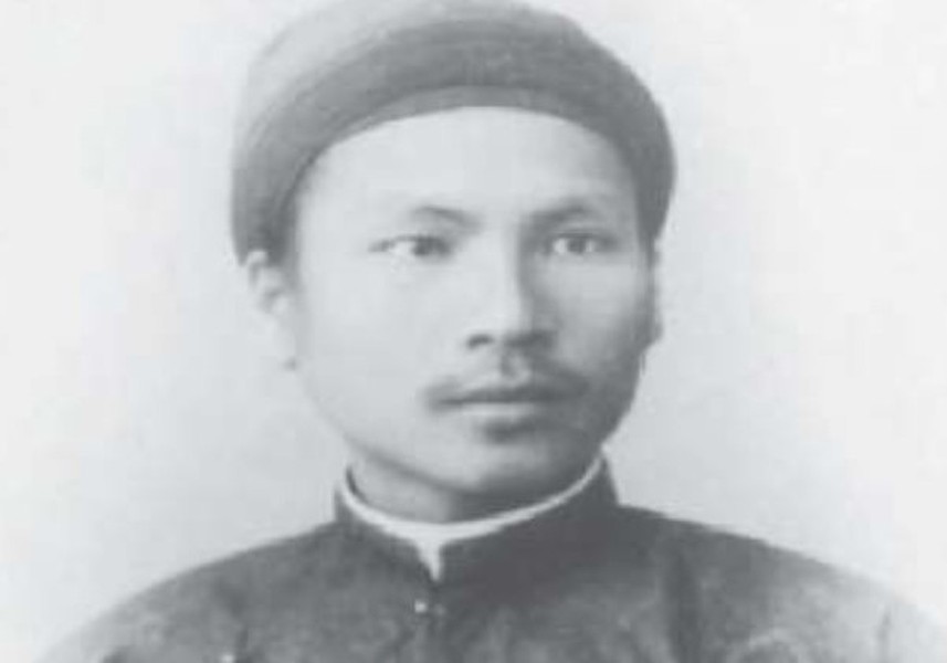  Vua Hàm Nghi (1871 – 1944), tên thật Nguyễn Phúc Ưng Lịch, là vị hoàng đế thứ tám của nhà Nguyễn. Ngày nay, lịch sử Việt Nam xem ông cùng với các vua chống Pháp gồm Thành Thái, Duy Tân là ba vị vua yêu nước trong thời kỳ Pháp thuộc.