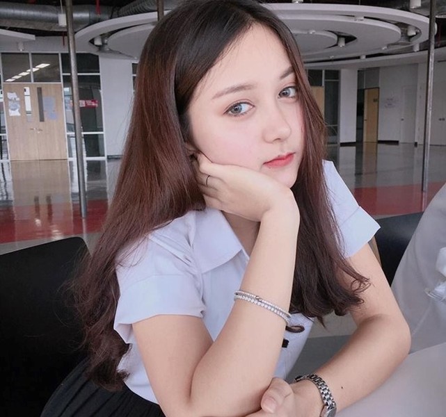 Pornsawan Phusua là một trong những hot girl đình đám nhất mạng xã hội Thái Lan. Hiện, cô nàng là sinh viên Đại học Rangsit ở Bangkok.