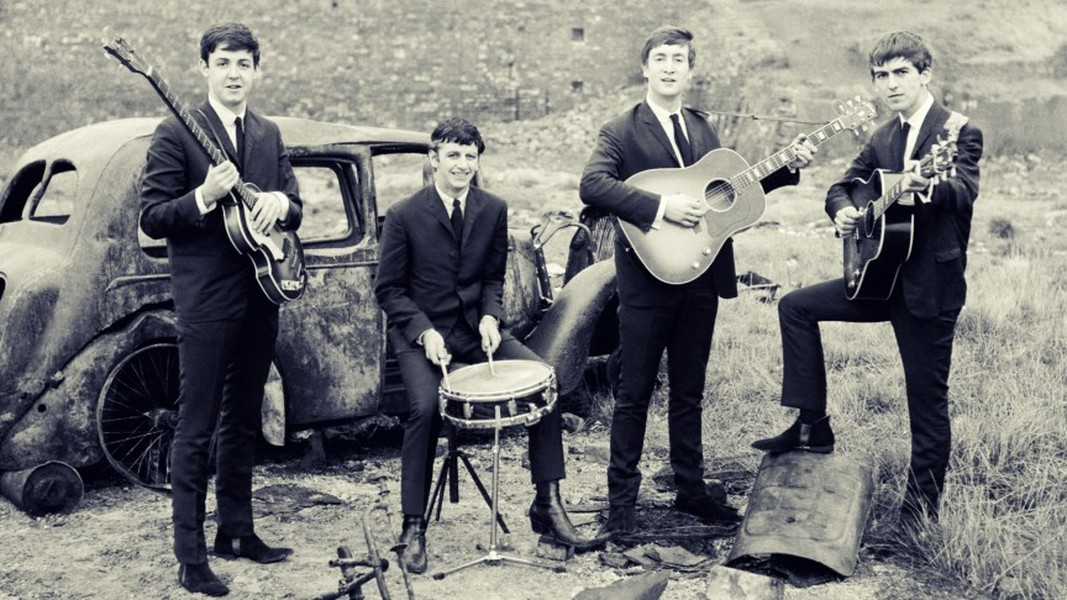 The Beatles là nhóm nhạc pop nổi tiếng nước Anh ra đời năm 1960 với 4 thành viên chủ chốt: Paul McCartney, John Lennon, George Harrison và Ringo Starr. Việc ký hợp đồng với hãng Parlophone EMI có lẽ là quyết định đúng đắn nhất của nhóm vì kể từ đó cho đến nay, nhóm đã bán được hơn 600 bản thu và đạt được thu nhập thành công vang dội. Nhóm giành được 14 giải thưởng quốc tế trong thời gian 10 năm gắn bó cùng nhau. Cho đến nay, The Beatles vẫn là nhóm nhạc thành công hơn bao giờ hết theo đánh giá của các nhà chuyên môn.