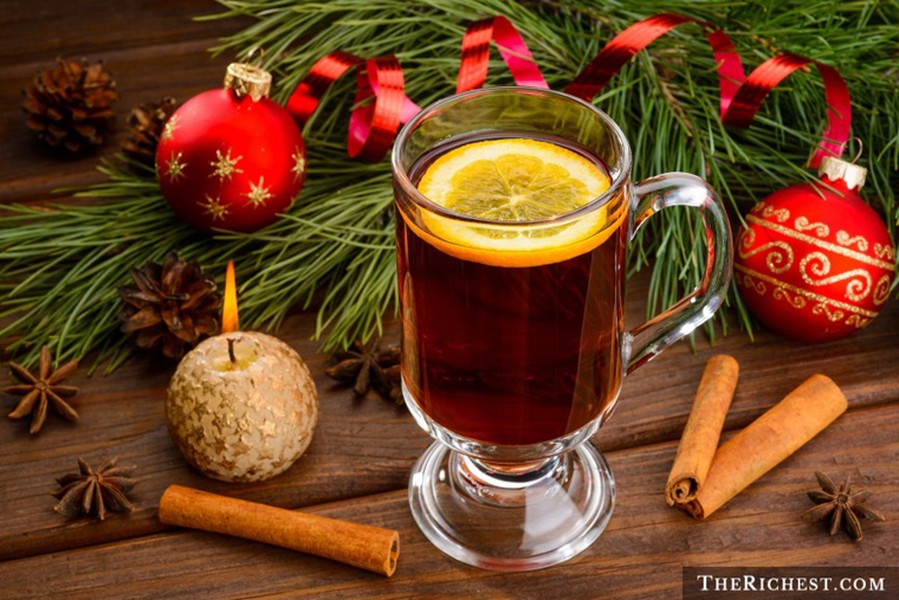 Hot toddy. Hot toddy là loại whisky nóng. Một ly Hot Toddy sẽ mang đến hơi ấm sực cho buổi đón Giáng sinh rét mướt ngoài trời.