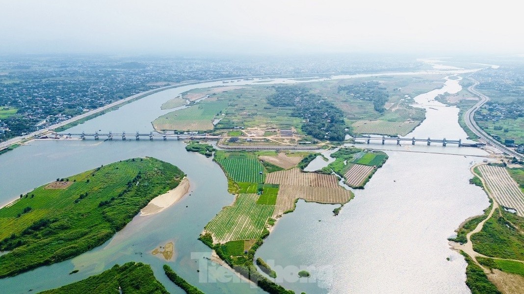 Theo thông tin trên báo Thanh Niên, Ban quản lý dự án đầu tư xây dựng các công trình giao thông tỉnh Quảng Ngãi (gọi tắt BQLDA tỉnh Quảng Ngãi) vừa có văn bản gửi UBND tỉnh xin gia hạn thời gian hoàn thành đập dâng hạ lưu sông Trà Khúc vào năm 2025. (Ảnh: Tiền Phong).