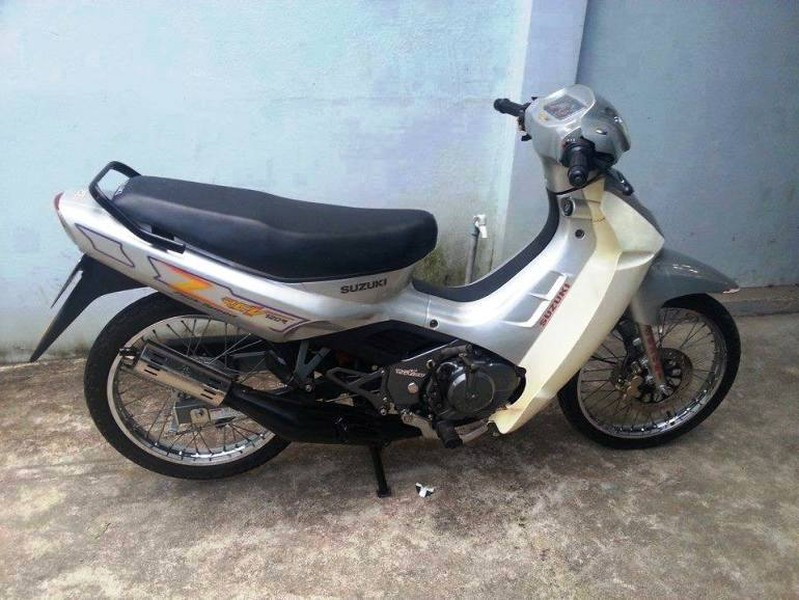 Mới đây, một chiếc  Suzuki "Xì-po" đời 1999 được giới thiệu còn nguyên bản như mới có giá 300 triệu đang khiến dân chơi Việt phát sốt.