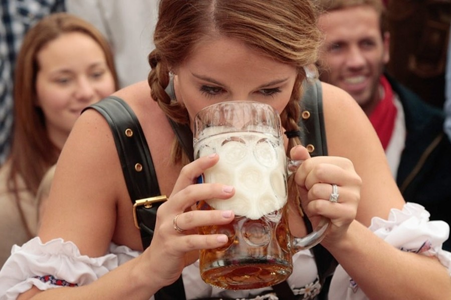 Lễ hội bia Oktoberfest lần thứ 180 ở Munich, Đức, dự kiến sẽ đón khoảng 7 triệu du khách ăn uống nhiệt tình.