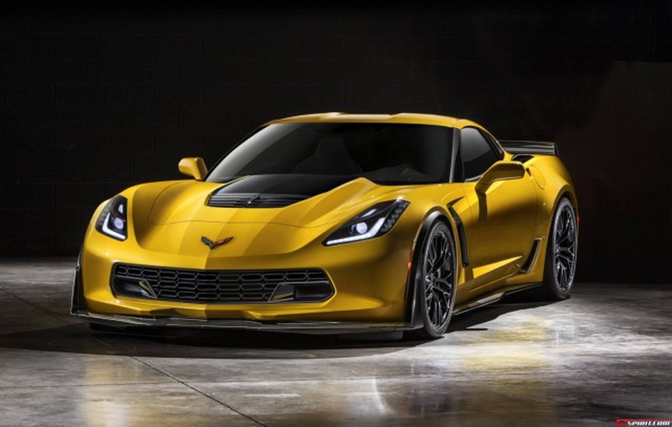 Biến thể mới của Chevrolet Corvette được xác nhận chính thức ra mắt triển lãm New York lần này. Xe được trang bị động cơ V8 6.2L công suất tối đa 625 mã lực và mô men xoắn cực đại đạt 861 Nm. Thiết kế xe nhiều góc cạnh tạo nên sức mạnh cho biến thể thể thao của mẫu xe này.