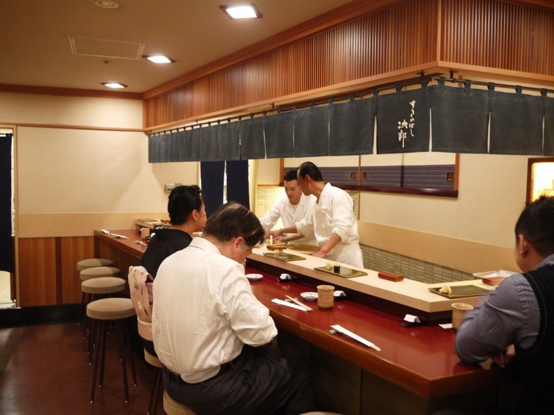 Nhà hàng sushi 3 sao Sukiyabashi Jiro nằm tại thành phố Tokyo do bếp trưởng Jiro Ono quản lý.