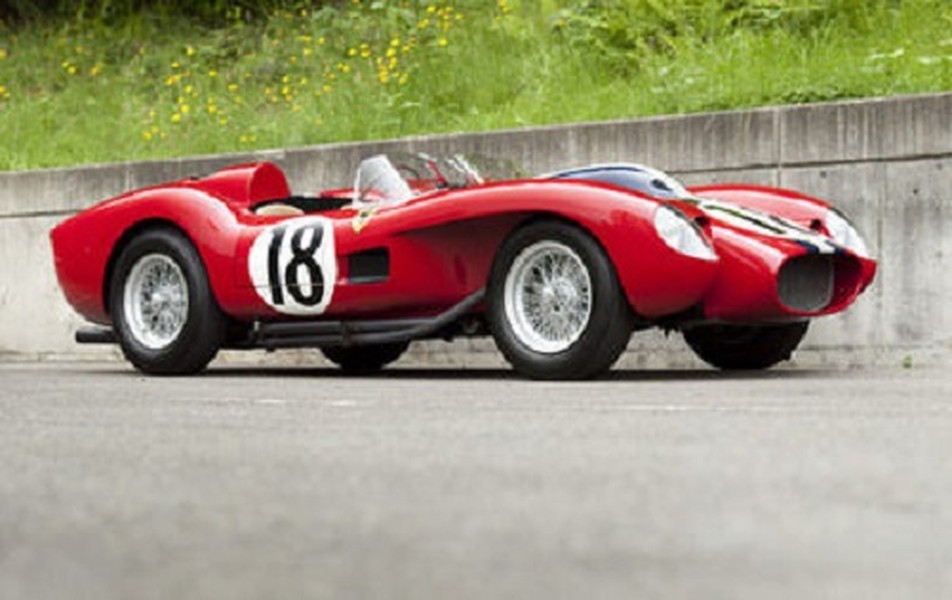 Ferrari 250 Prototype sản xuất năm 1957 là một trong những dòng xe thành công nhất của Ferrari và khẳng định tên tuổi của hãng này trên thị trường thế giới. Chiếc Ferrari 250 cổ được định giá khoảng 16,39 triệu USD.