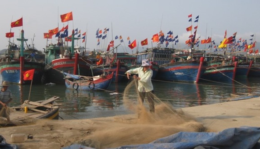 Phó Thủ tướng Hoàng Trung Hải chủ trì cuộc họp khẩn cấp ứng phó với bão số 10 trưa 29/9. Hiện, Nghệ An kêu gọi được hơn 4.000 tàu cá vào bờ.