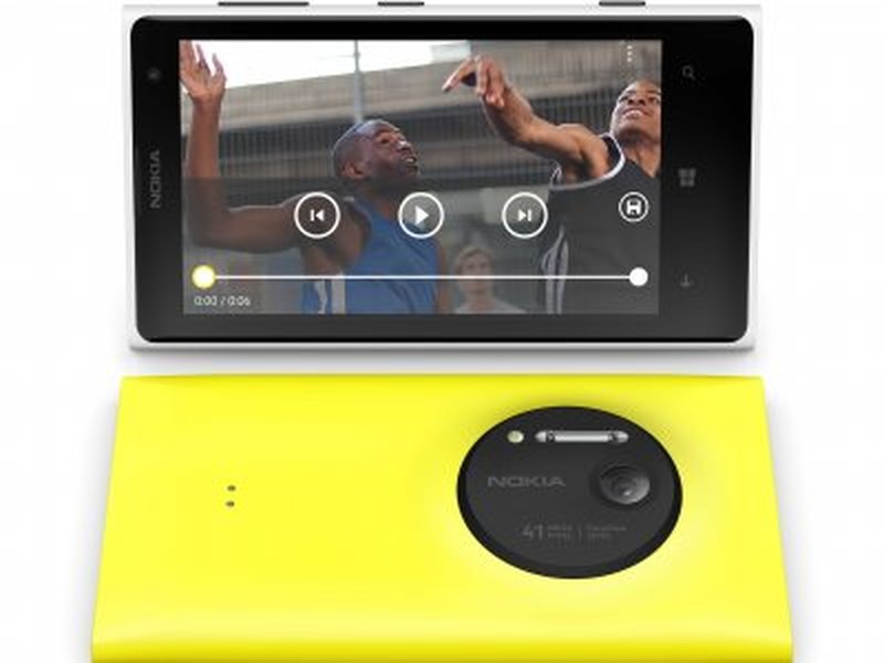  1. Lumia 1020 Bảng danh sách của trang công nghệ Business Insider đã đánh giá đây là điện thoại chạy Windows tốt nhất bạn có thể mua. Lumia 1020 có máy ảnh chất lượng trong dòng điện thoại thông minh.