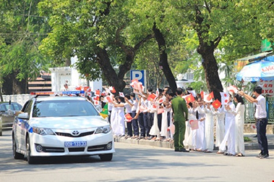 Những ngày làm việc tại Thừa Thiên - Huế,  nhà Vua Nhật Bản và Hoàng hậu đã có chuyến thăm Đại nội Huế, Nghe Nhã nhạc Cung đình Huế, Thăm nhà Phan Bội Châu và tiếp cộng đồng người Nhật Bản tại Miền Trung Việt Nam. Ảnh: NGUYỄN DO