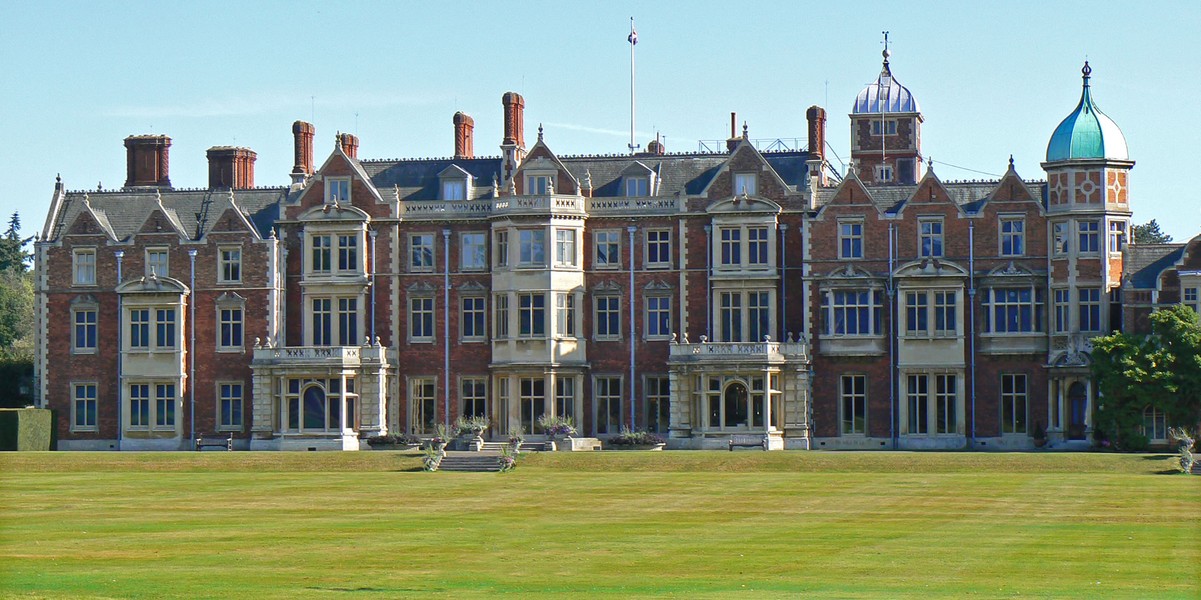 Tòa lâu đài Sandringham, Norfolk rộng 8.000 ha được Nữ hoàng Victoria mua năm 1862 và truyền lại cho những người kế vị. Ảnh: Tour Norfolk.