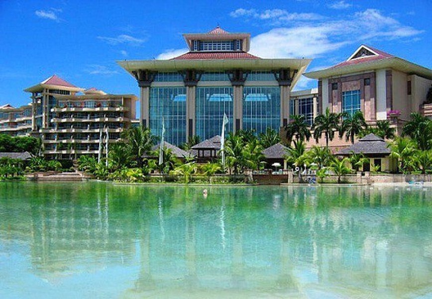 Là một trong những khách sạn đẹp nhất thế giới, The Empire Hotel &amp; Country Club  khách sạn 6 sao sang trọng nhất ở Brunei.