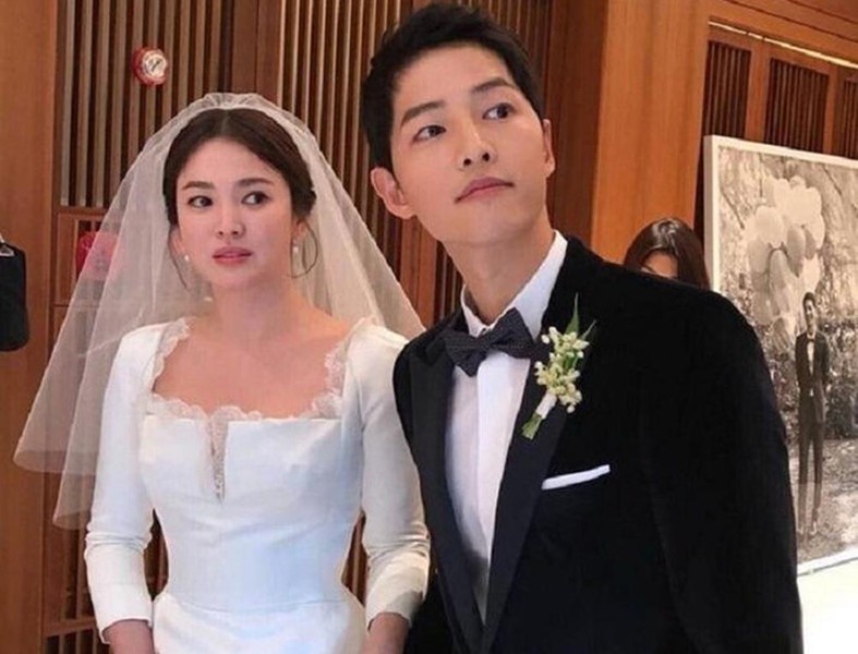 Sáng 27/6, trang Naver của Hàn Quốc đưa tin chấn động cặp đôi quyền lực  Song Joong Ki và Song Hye Kyo đang trong quá trình ly hôn.