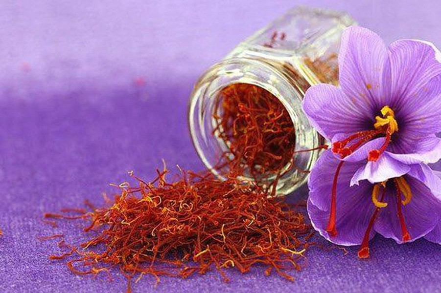 Dịp cuối năm nay, nhụy hoa nghệ tây (Saffron) được giới nhà giàu săn lùng để làm  quà biếu Tết dù giá bán lẻ lên tới 350 triệu đồng. Ảnh: Internet.