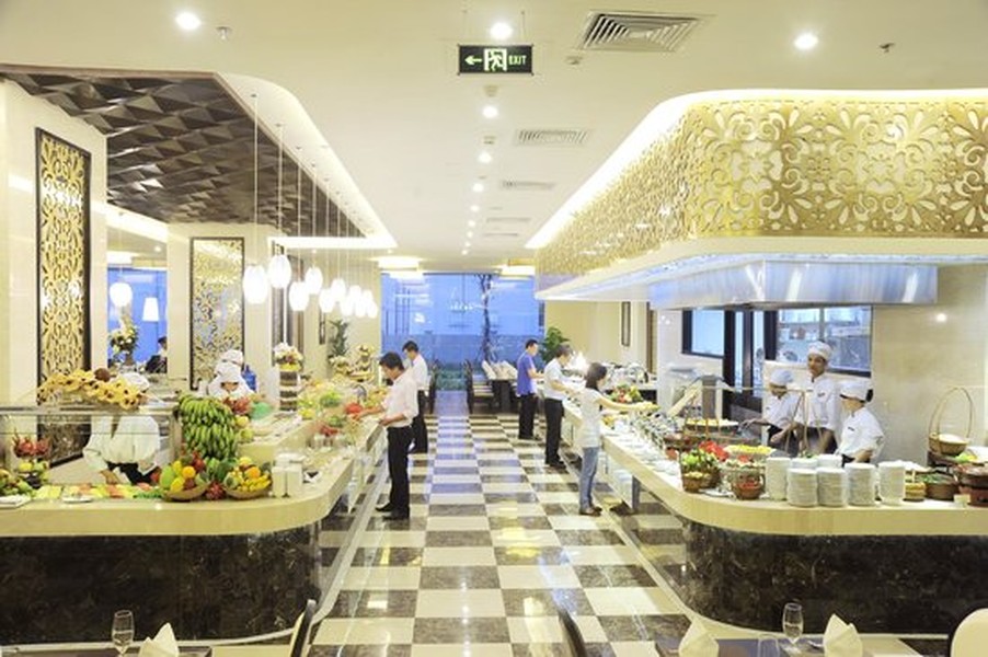 Các chủ  nhà hàng buffet luôn tìm cách cân bằng sức ăn của khách bằng cách đưa ra các chương trình khuyến mãi như "đi 5 tặng 1", "đi 3 người trở lên được sale 10%"....