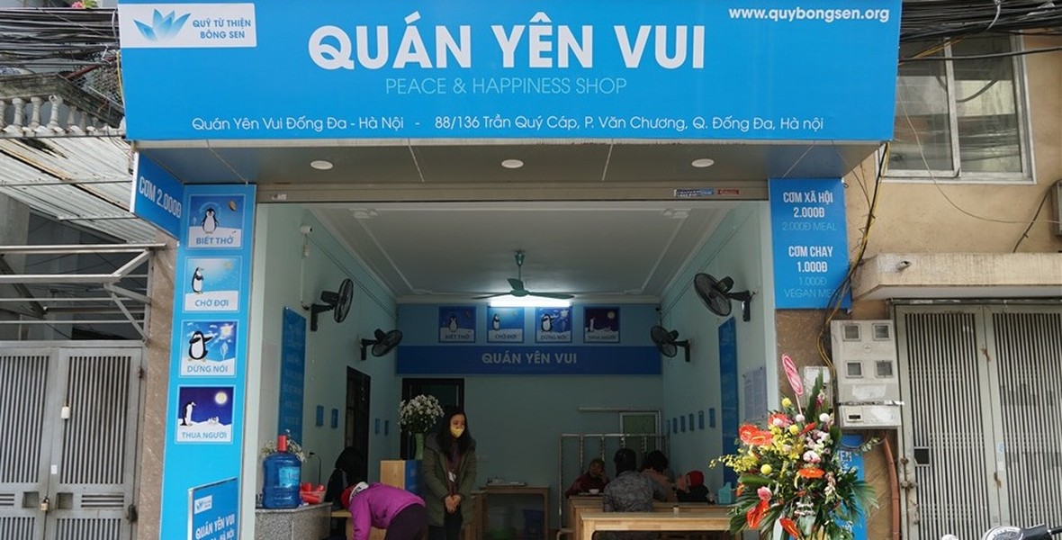  Quán cơm “Yên Vui” ở số 136, ngõ 88 Trần Quý Cáp dù mới mở bán gần đây sau nhiều thời gian ấp ủ, lên kế hoạch nhưng đã nhận được rất nhiều sự ủng hộ từ người dân.