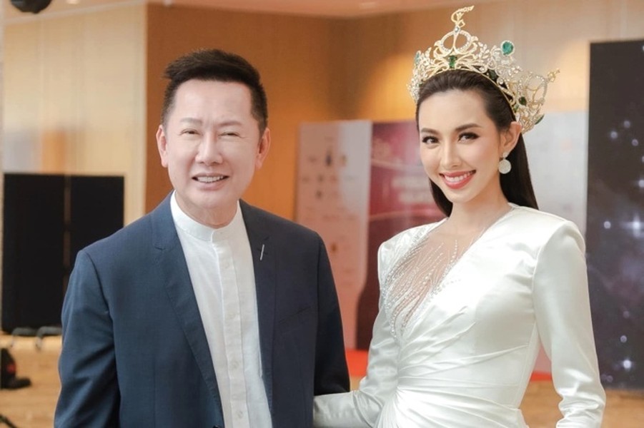 Nawat Itsaragrisil - Chủ tịch Miss Grand International đang thu hút sự chú ý bởi những ồn ào sau cuộc thi. Ngoài thương hiệu Miss Grand International, ông Nawat còn gây chú ý khi sở hữu căn biệt thự rộng lớn. Ảnh: MGI