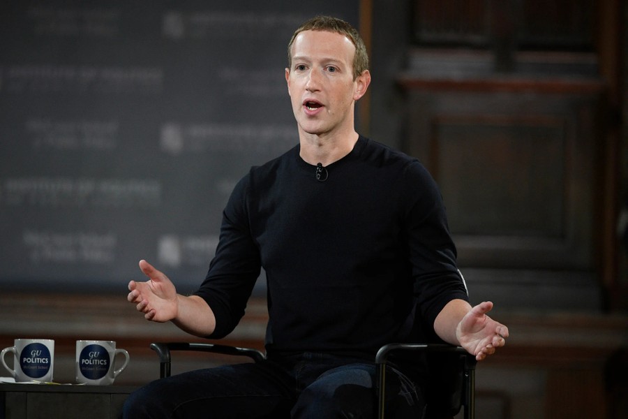  Tỷ phú mất nhiều tiền nhất trong năm qua là nhà sáng lập Facebook kiêm Giám đốc điều hành Meta, Mark Zuckerberg với 87,3 tỷ USD. Từ tháng 9/2021, Zuckerberg mất hơn một nửa tài sản và rớt khỏi danh sách 10 người giàu nhất nước Mỹ.