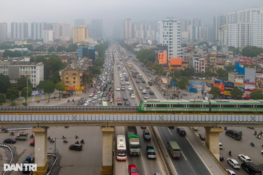 Ngày 6/2 (tức 27 tháng Chạp), lượng phương tiện tại Hà Nội tăng cao vào buổi chiều, đặc biệt là tại các  tuyến đường cửa ngõ hướng ra các tỉnh thành phía nam và tây nam.