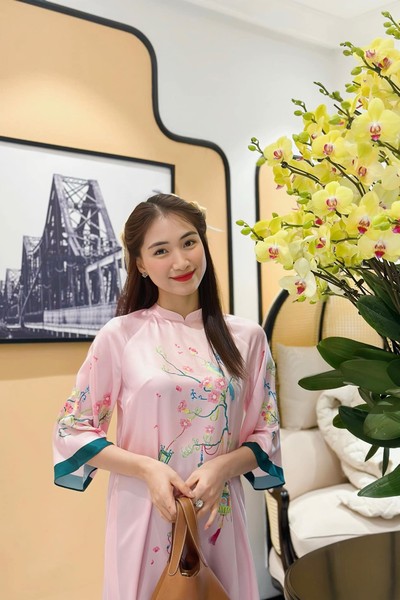 Trên trang cá nhân,  Hòa Minzy xác nhận thông tin mong muốn nhận nuôi bé gái 6 tuổi mồ côi tại thôn Làng Nủ, xã Phúc Khánh, Bảo Yên, Lào Cai. Tuy nhiên, nữ ca sĩ còn phải đợi ý kiến từ gia đình bé. Ảnh: FB Hòa Minzy