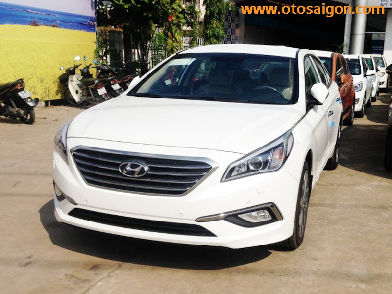 Không bao lâu sau khi Hyundai Sonata 2015 ra mắt tại thị trường thế giới, chiếc xe này vừa có mặt tại showroom Hyundai ở TP HCM.