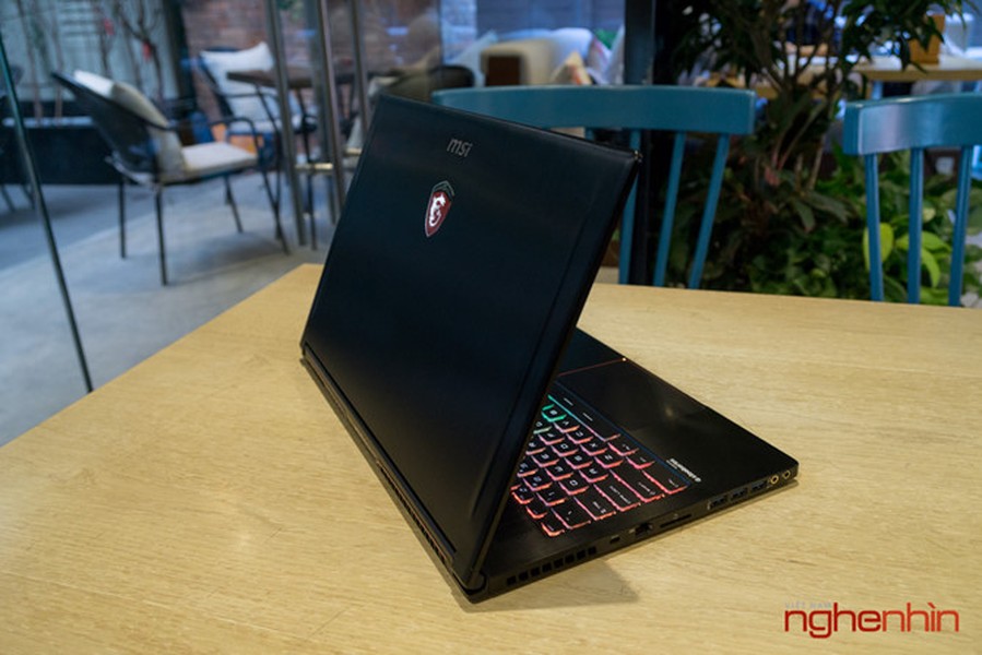 Trong loạt laptop chơi game chạy card đồ họa series 10 mà MSI mới giới thiệu tại thị trường Việt Nam,  MSI GS63VR Stealth Pro gây ấn tượng khá mạnh bởi thiết kế siêu gọn và cấu hình thuộc hàng khủng.