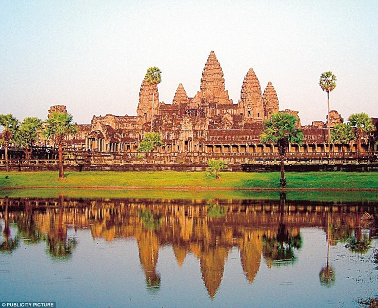 Ngôi đền Angkor ở Campuchia đứng đầu danh sách những  địa điểm du lịch đáng đến nhất thế giới.