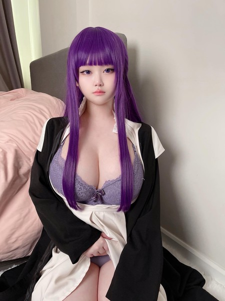 Saizneko là một nữ cosplayer người Nhật Bản theo đuổi phong cách gợi cảm, quyến rũ.