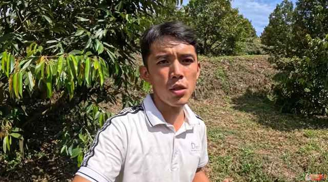 Sang Vlog (tên thật là Trần Văn Sang, sinh năm 1995) là YouTuber khá nổi tiếng. Cùng một số em nhỏ hàng xóm, anh chàng chuyên làm nội dung về chủ đề ẩm thực đồng quê, cuộc sống nông thôn dân dã và các thử thách sinh tồn.