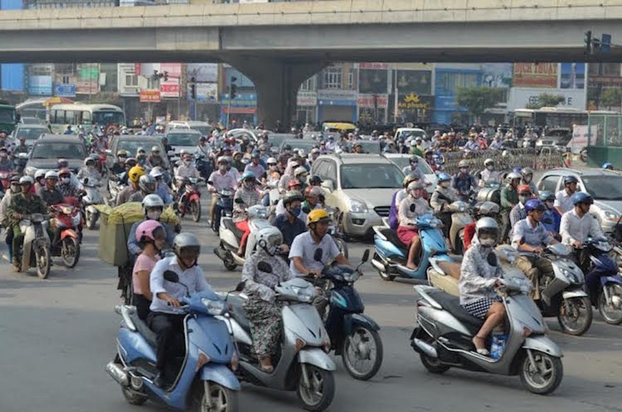 1 - Tạm dừng thu  phí đường bộ xe máy: Kể từ ngày 1/1/2016, Chính phủ đã tạm dừng thu phí sử dụng đường bộ với xe máy do có hiệu quả thấp, số tiền thu phí trong 3 năm không cao. Ngoài ra, do môtô là tài sản di động không bắt buộc phải đăng kiểm lưu hành, người sử dụng xe không bắt buộc là chủ sở hữu nên rất khó kiểm soát và thu phí.