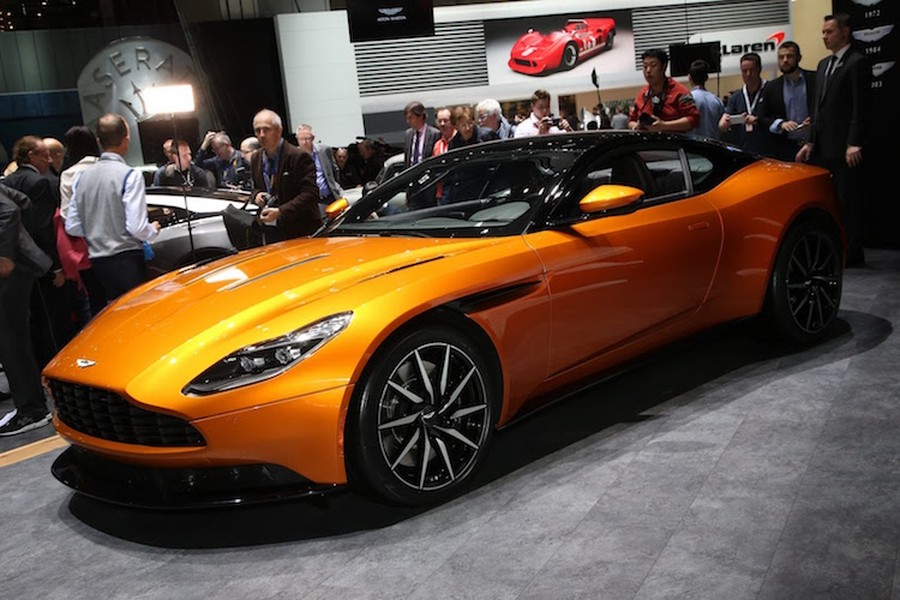 Mẫu siêu coupe  Aston Martin DB11 sang trọng chính là sản phẩm đầu tiên được ra mắt trong chiến lược "Thế kỷ thứ 2" đánh dấu hướng đi của Aston Martin sau hơn 100 năm thành lập.