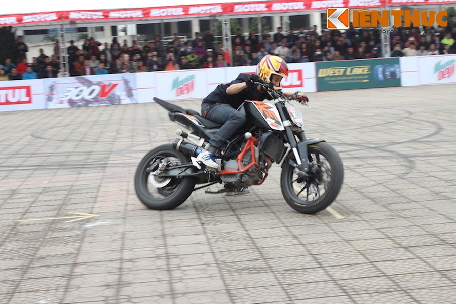 Tại vòng chung kết của cuộc thi biểu diễn môtô  Motul Stunt Fest 2016, đã có tổng cộng 10 thí sinh đã được tuyển chọn từ các vòng đấu loại ở Hà Nội và TP.HCM.