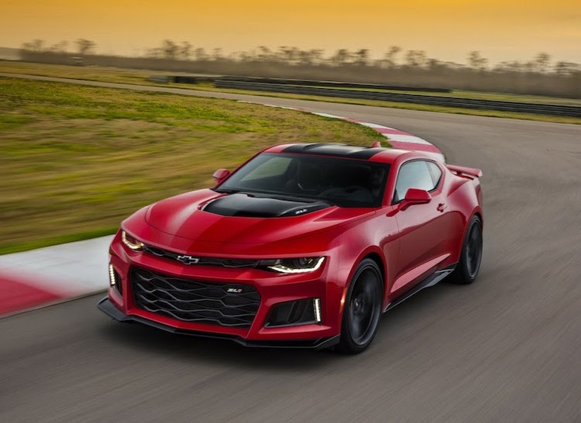 Để biến  Chevrolet Camaro ZL1 thế hệ mới trở thành một mẫu xe "cơ bắp" với khả năng "đánh bại" Ford Mustang GT350R, GM cho biết hãng đã tạo hình thiết kế của chiếc xe qua 100 giờ thử nghiệm khí động học trong hầm gió và mô phỏng các điều khiện ngoài đường đua.