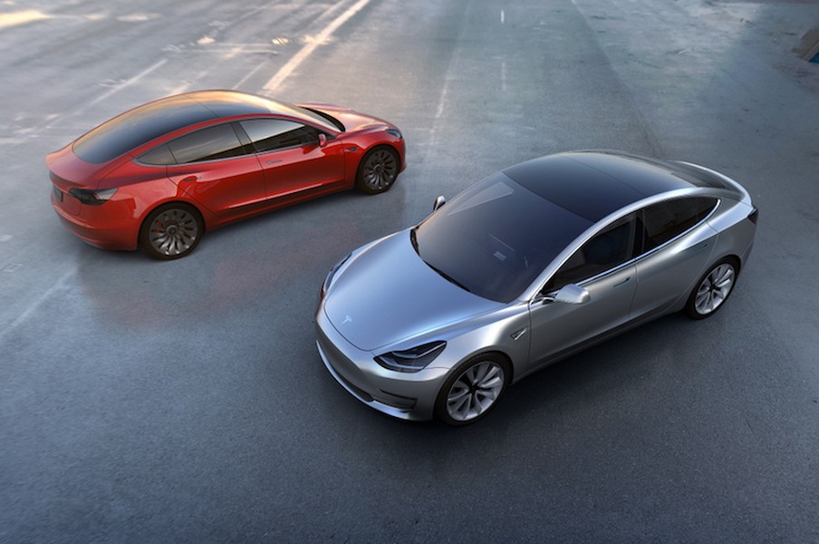  Tesla Model 3 là mẫu xe mới nhất của hãng xe điện Mỹ Tesla và đồng thời cũng là mẫu xe điện thứ 4 của hãng, sau chiếc mui trần Roadster, coupe - hatchback hạng sang 5 cửa Model S và SUV Model X. Với kiểu dáng đẹp và công nghệ hiện đại, hiện đã có hơn 130.000 đơn đặt hàng cho chiếc xe.