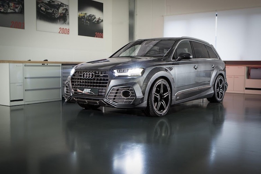 Sau một thời gian  Audi Q7 mới được chính thức bán ra, các hãng độ nổi tiếng hiện đã bắt đầu liên tục tung ra những gói độ mới cho chiếc SUV này. Trong đó, hãng ABT ở Đức "chuyên trị" Audi đã "trình làng" gói nâng cấp toàn diện QS7 dành cho chiếc xe.