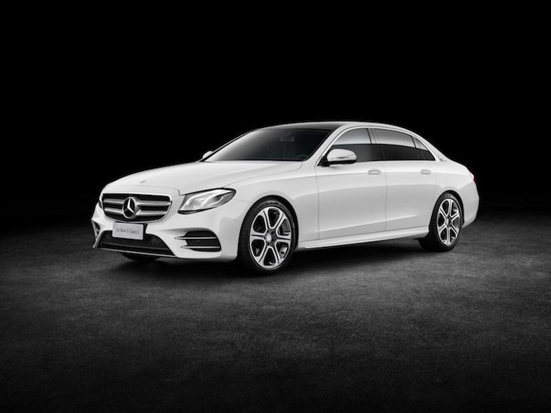 Tại triển lãm ôtô Bắc Kinh,  Mercedes E-Class L đã chính thức được ra mắt. Đây là phiên bản với trục cơ sở lớn hơn của dòng E-Class hiện tại.