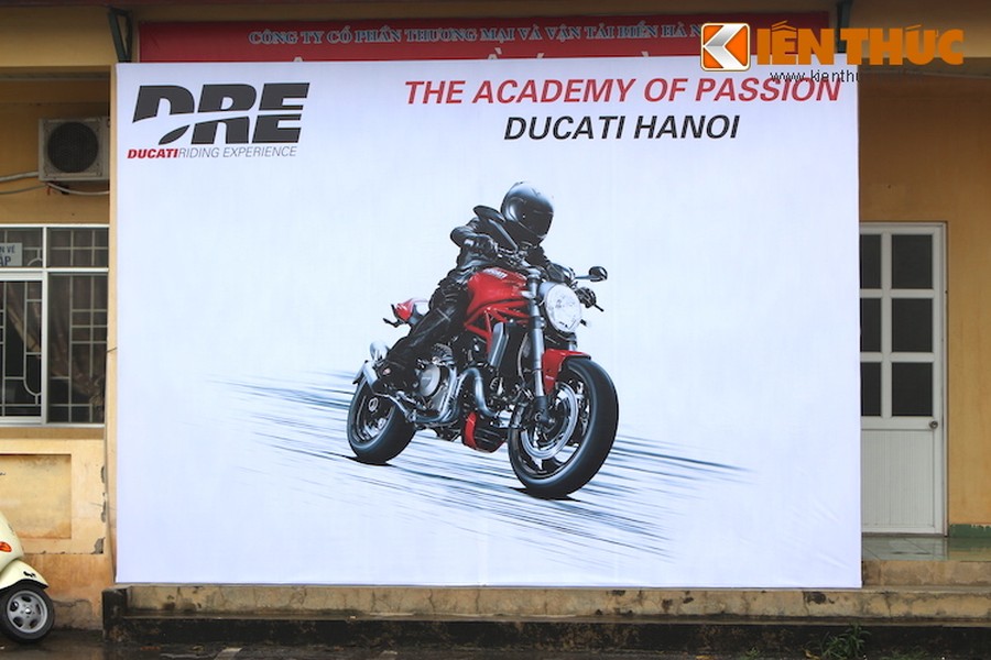 Từng được Ducati Việt Nam tổ chức tại trường đua Happy Land ở Long An, khóa huấn luyện Ducati Riding Experience (DRE) đã trở lại Hà Nội trong 2 ngày cuối tuần 14 và 15/5/2016.