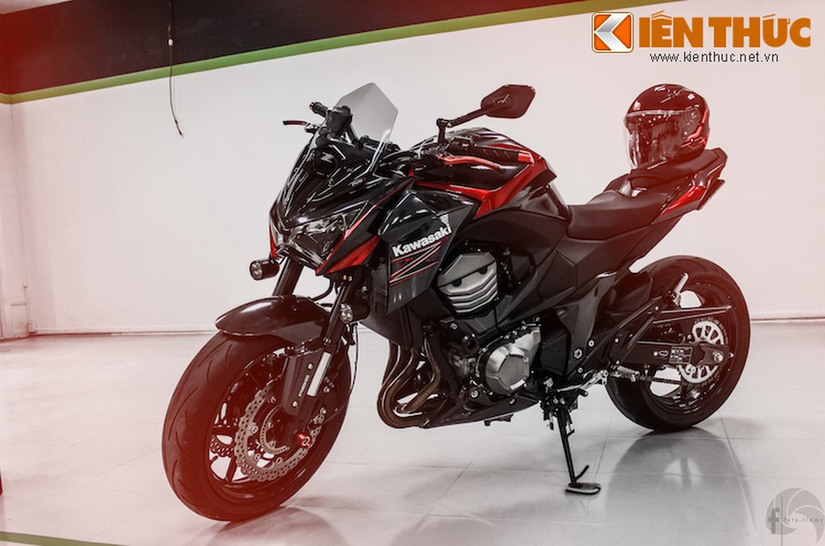 Bên cạnh "đàn anh" Kawasaki Z1000, dòng  xe Kawasaki Z800 cũng là một mẫu naked-bike tầm trung được ưa chuộng tại Việt Nam bởi hiệu năng mạnh mẽ và giá bán "mềm".