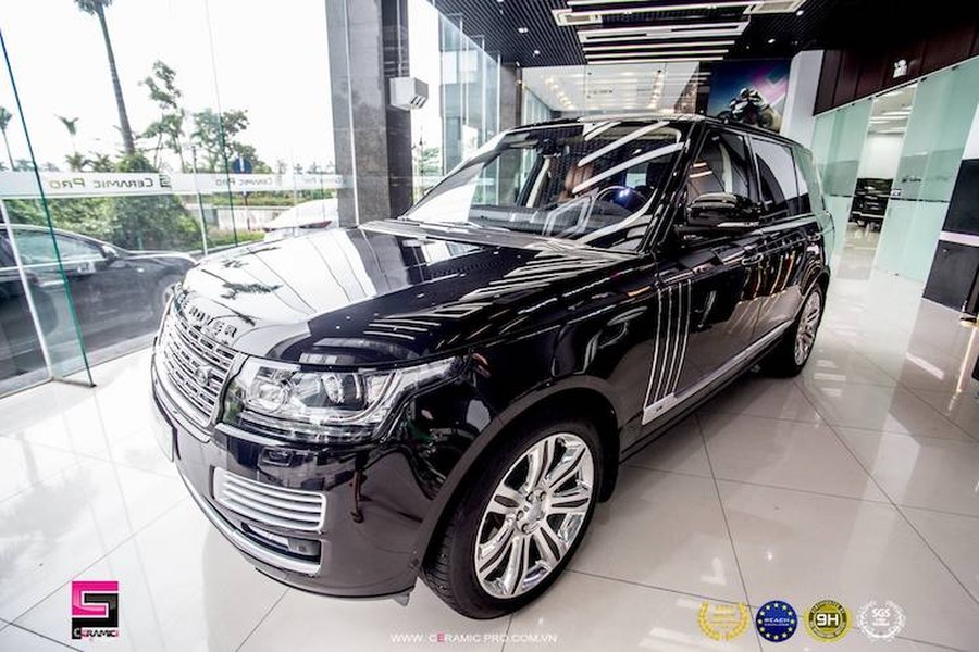 Nếu không tính tới các phiên bản đặc biệt, dòng  Range Rover SVAutobiography LWB hiện đang là chiếc xe cao cấp nhất của thương hiệu xe SUV hạng sang Anh Quốc.