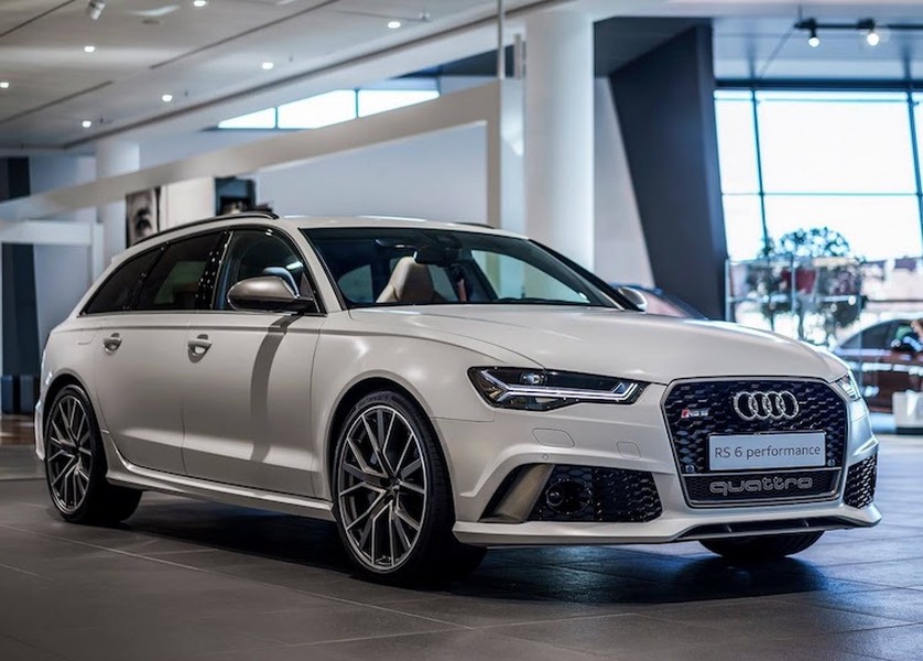 Ra mắt lần đầu tại triển lãm Tokyo cách đây gần 1 năm cùng với RS7 Performance,  Audi RS6 Performance là phiên bản mạnh mẽ hơn của chiếc RS6 - vốn đã là model cao cấp và mạnh mẽ nhất thuộc dòng sedan hạng sang cỡ trung A6.