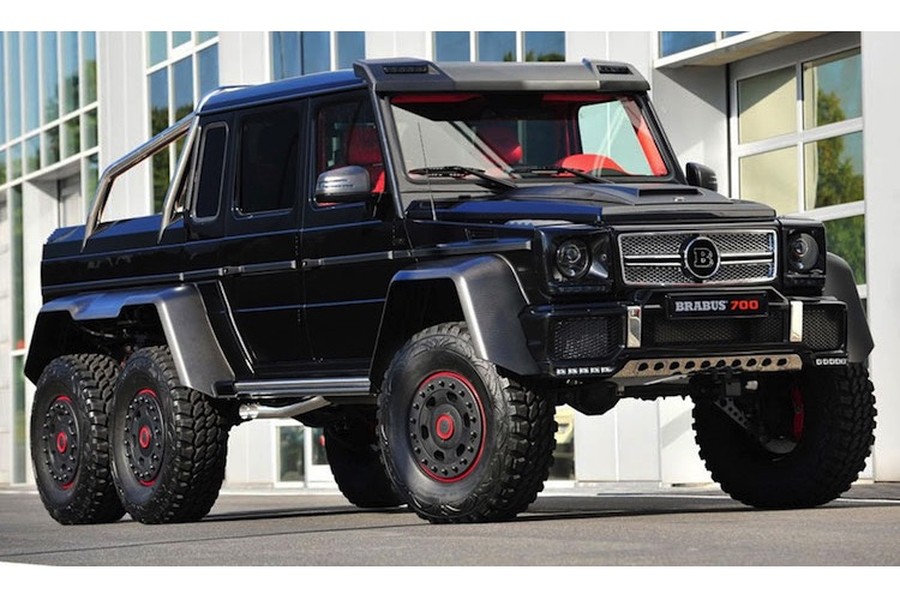 Được bán ra từ đầu năm 2013,  Mercedes G63 AMG 6x6 là mẫu xe lớn nhất, đồng thời cũng là xe offroad đắt nhất trong lịch sử hãng xe sang Đức. Dù có số lượng ít và vốn đã rất mạnh mẽ nhưng siêu xe địa hình này vẫn tiếp tục được hãng độ nổi tiếng Brabus "nâng tầm" với bản độ B63S-700.