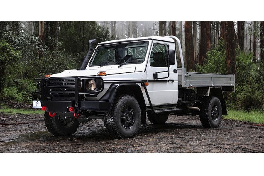 Vừa ra mắt tại thị trường Úc,  Mercedes G300 CDI Pickup là phiên bản bán tải của chiếc SUV Mercedes G-Class đã gần 40 tuổi. Cũng giống như bản SUV, G300 CDI Pickup đã được "dân dụng hóa" từ những chiếc G-Class từng được sử dụng trong quân đội của nhiều quốc gia trên Thế giới.