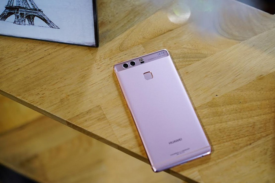 Huawei P9 là chiếc smartphone thuộc phân khúc cao cấp với bộ camera kép được chế tác cùng Leica. Mới đây, phiên bản Huawei P9 màu vàng hồng đã được hãng điện thoại Trung Quốc công bố.