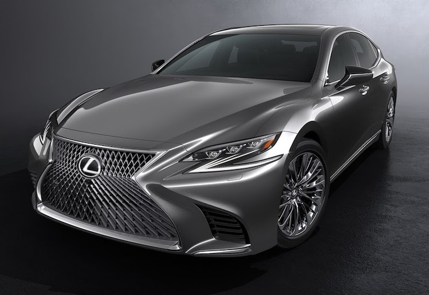 Tại triển lãm Detroit năm 1989, mẫu xe đầu tiên của Lexus là dòng sedan hạng sang LS đã lần đầu được ra mắt. 28 năm sau, cũng tại Detroit, thế hệ  Lexus LS mới đã xuất hiện, được thiết kế để đáp ứng được những nhu cầu thực sự của các khách hàng cao cấp, thay vì chỉ đơn giản là "vượt mặt" các đối thủ như BMW 7 Series hay Mercedes S-Class.