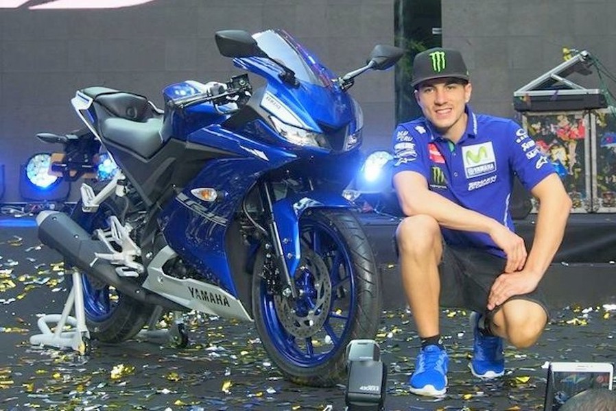 Tại các nước châu Á đang phát triển, mẫu  xe môtô Yamaha R15 rất được ưa chuộng do kiểu dáng hấp dẫn cùng mức giá phải chăng. Vào tháng 1 vừa qua, Yamaha R15 thế hệ mới hay còn được người chơi xe gọi là Yamaha R15 V3.0 đã chính thức ra mắt. So với phiên bản cũ V2.0, R15 thế hệ mới đã được thiết kế lại gần như hoàn toàn.