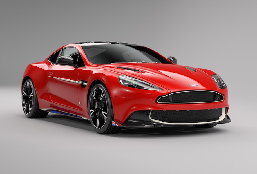 Được đặt hàng với số lượng nhỏ bởi một đại lý Aston Martin ở Cambridge - Anh Quốc, mỗi chiếc siêu coupe  Aston Martin Vanquish S Red Arrow đều do bộ phận cá nhân hóa Q của Aston Martin chế tác. So với những chiếc Vanquish S thường, phiên bản đặc biệt này có các thay đổi nội và ngoại thất lấy cảm hứng từ dòng máy bay BAE Hawks thuộc đội bay biểu diễn Hoàng gia Anh.