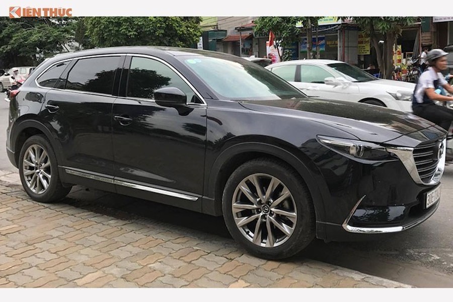 Trong top 5 những mẫu xe "ế" nhất  thị trường ôtô Việt tháng 5/2017, Mazda CX-9 là một trong những mẫu xe "thảm hại" nhất khi không bán được chiếc nào. Đã từ khá lâu, CX-9 luôn nằm "bét bảng" về doanh số, tuy nhiên điều này xảy ra do phiên bản được bán chính thức tại Việt Nam vẫn thuộc thế hệ cũ.