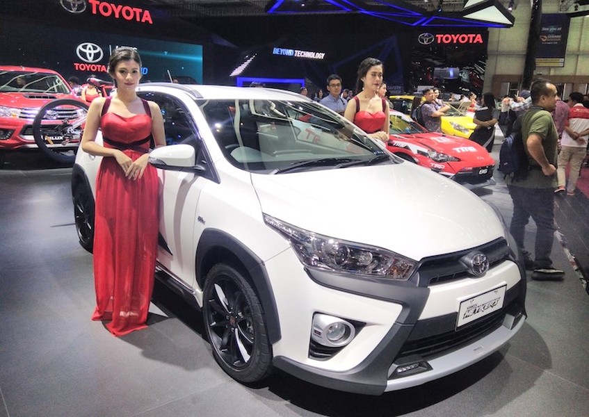 Tương tự như những gì Hyundai đã làm với i20 để "biến" chiếc xe thành i20 Active, Toyota cõng đã thực hiện những cải tiến tương tự với Yaris để tạo ra  Toyota Yaris Haykers 2017 - một chiếc Yaris mang phong cách khỏe khoắn của các dòng xe địa hình crossover hay SUV.