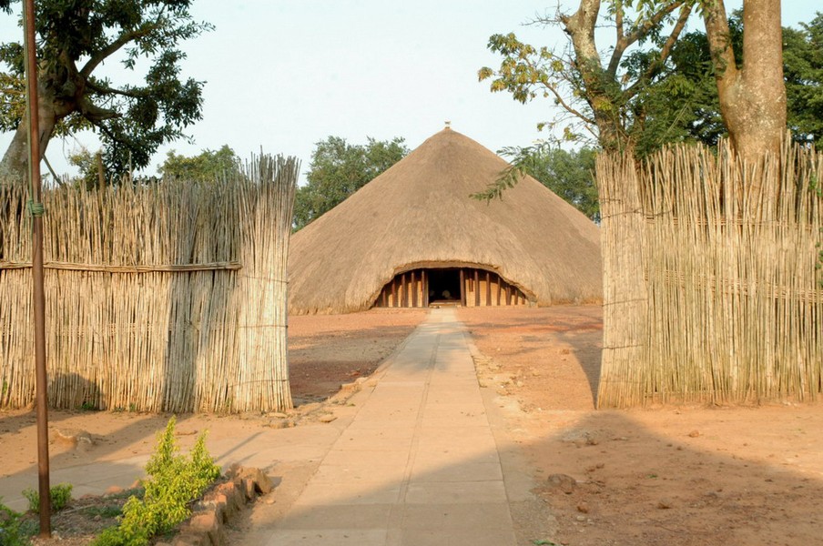 Nằm trên một sườn đồi ở tỉnh Kasubi, Uganda, khu lăng mộ Bungada là nơi yên nghỉ của bốn vị vua trị vì vương quốc Bungada - tiền thân của đất nước Uganda ngày nay.