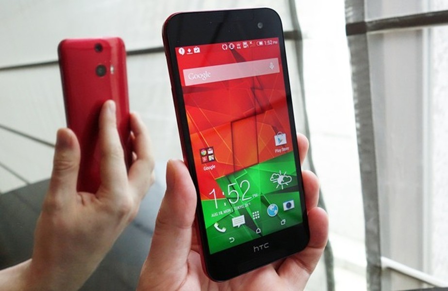  HTC Butterfly 2. Ra mắt quốc tế vào 8/2014, đúng một năm sau, HTC Butterfly mới được mang về bán ở Việt Nam. Theo nguồn tin nội bộ, HTC sẽ bán model này trong tháng 8 với giá khoảng 6,9 triệu đồng, gần với mức 6,6 triệu đồng của One E8 Dual đang gây sốt. Về thiết kế, Butterfly 2 sử dụng vỏ nhựa và có vẻ ngoài pha trộn giữa HTC One và Desire 816. Cấu hình của model này khá mạnh với chip Qualcomm Snapdragon 801 4 nhân tốc độ 2,5 GHz, RAM 2 GB, đồ họa Adreno 330, bộ nhớ trong 16/32 GB, pin 2.700 mAh (có hỗ trợ sạc nhanh theo chuẩn Quick Charge 2.0). Máy có camera chính 13 MP và máy ảnh trước 5 MP. Butterfly 2 trang bị màn hình LCD 5 inch độ phân giải Full HD.