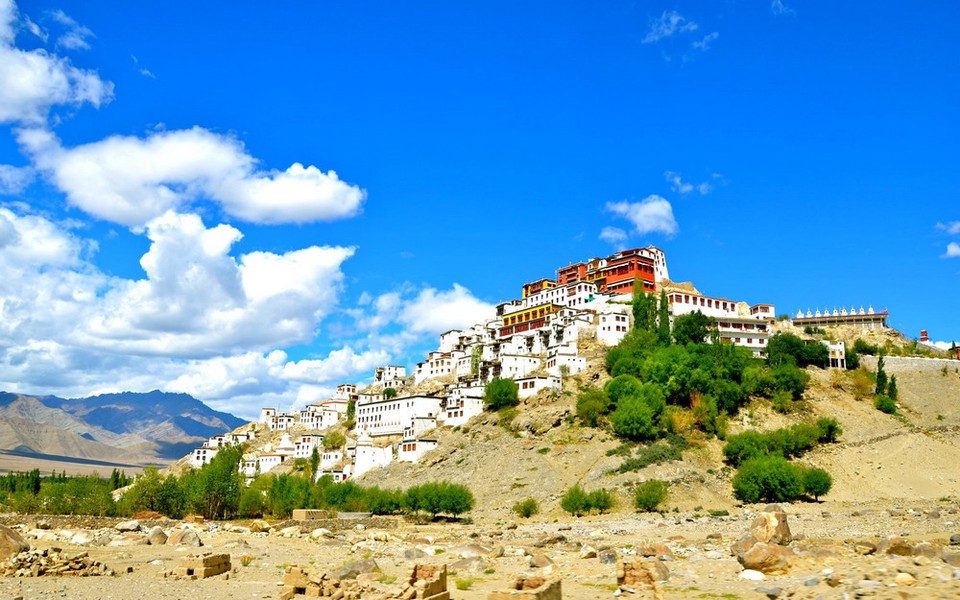 Nằm trên đỉnh một ngọn đồi thuộc địa phận làng Thikse ở bang Ladakh, Ấn Độ,  tu viện Thikse là một công trình kiến trúc nổi tiếng của Phật giáo Tây Tạng.